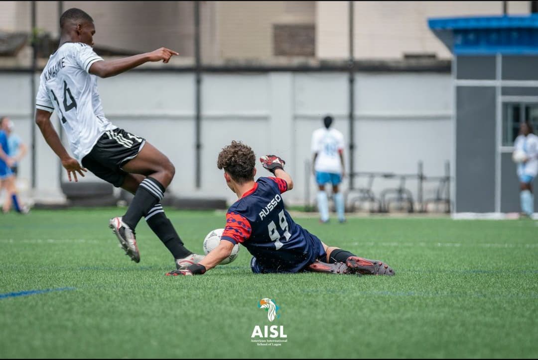 Maxime dribbling past the goalkeeper