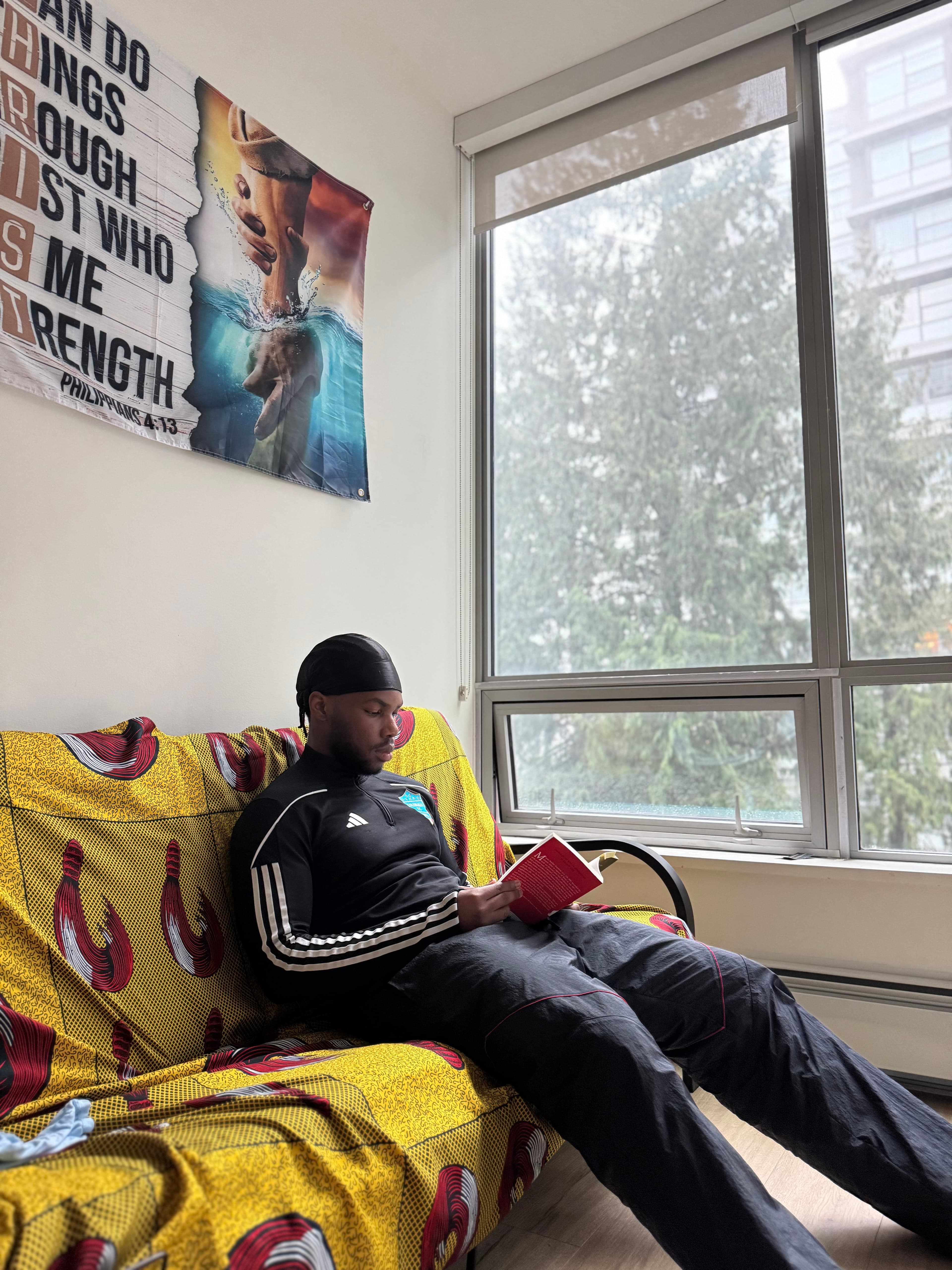 Maxime reading Meditations by Marcus Aurelius
